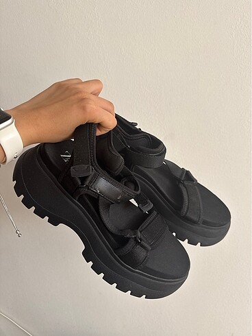 zara sandalet siyah
