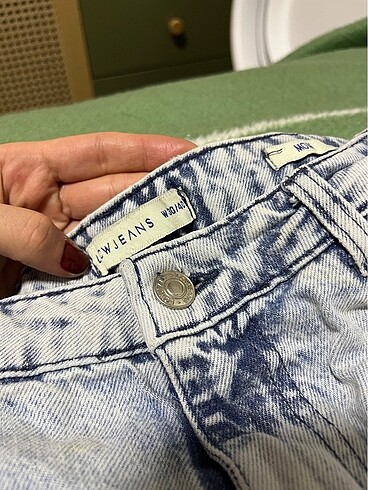 40 Beden mavi Renk Yırtmaçlı Jean Pantolon