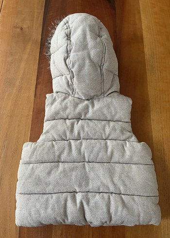 Gap bebek kapüşonlu tüylü şişme yelek - Görsel 4