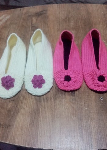 Çiçek Detaylı Renkli Örgü Kadın Terlikler - Görsel 2