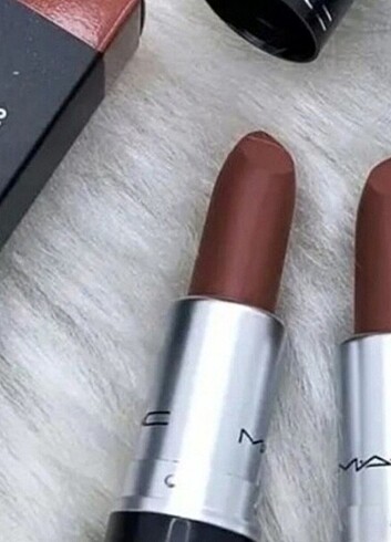 Mac taupe ve velvet teddy rujlar 