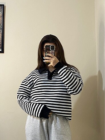 Çizgili Yakalı Sweatshirt
