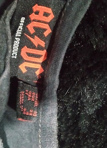 Acdc tişört önü dekolteli
