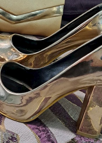 Parlak Altın Metalik Blok Topuklu Stiletto - Görsel 4