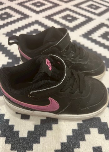 Nike Koyu Pembe Bağcıksız Çocuk Spor Ayakkabı