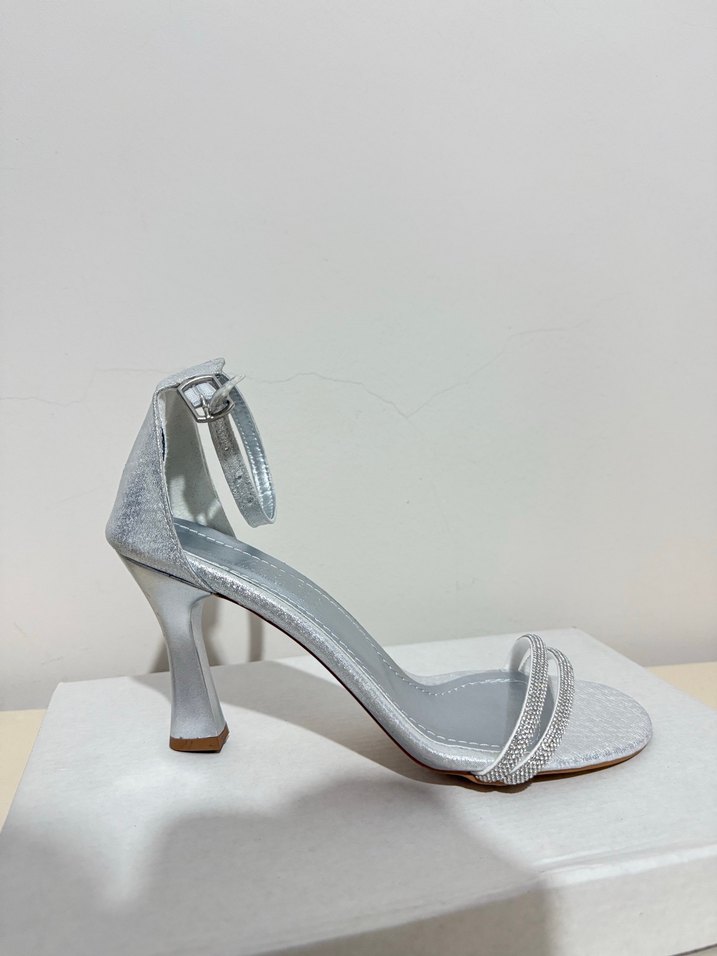 Gri Yılan Desenli Tokalı İnce Topuklu Kadın Ayakkabı - Görsel 2