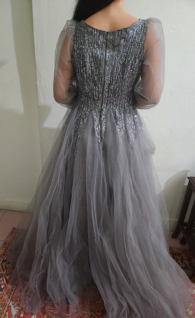 Gri İşlemeli Uzun Kollu Nişan Elbisesi - Görsel 3