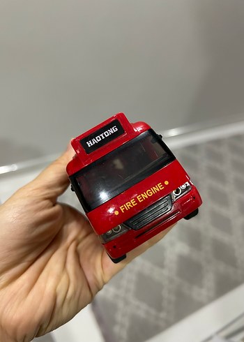 Kırmızı Oyuncak İtfaiye Aracı