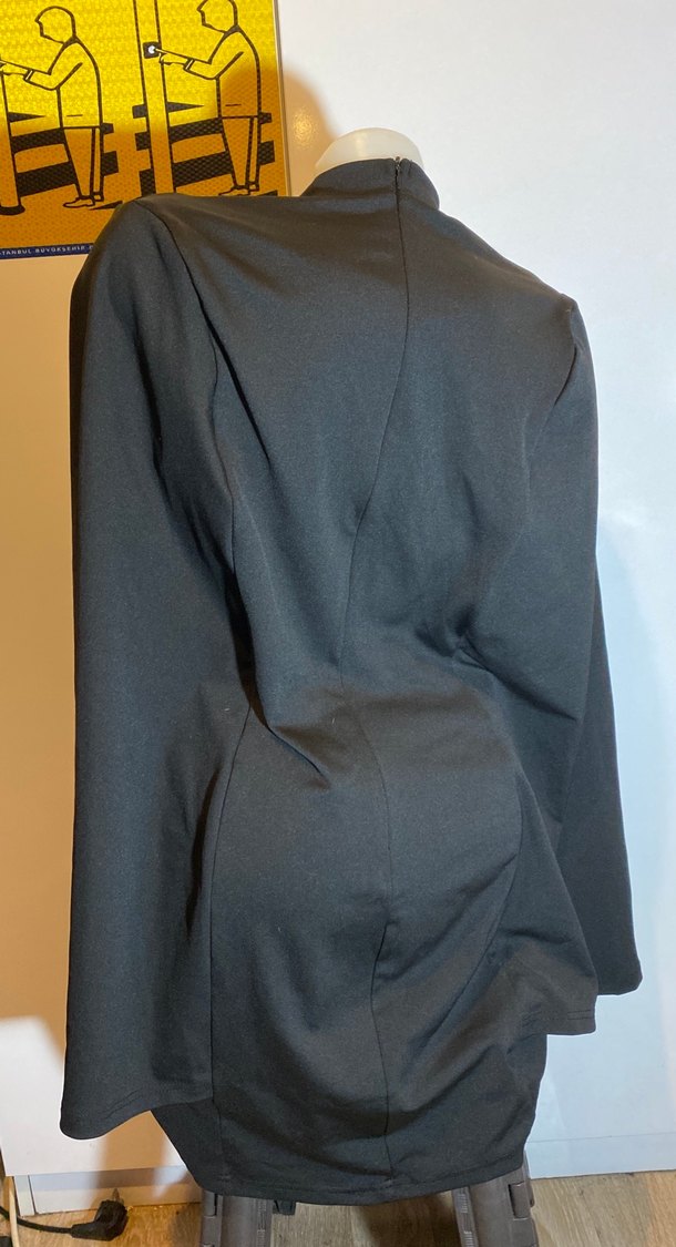 Yüksek Yakalı Siyah Yarasa kol mini elbise - Görsel 4