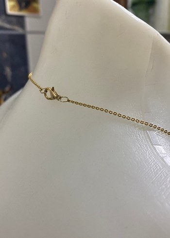 Altın Renkli Zincir Detaylı Minimalist Kolye - Görsel 3