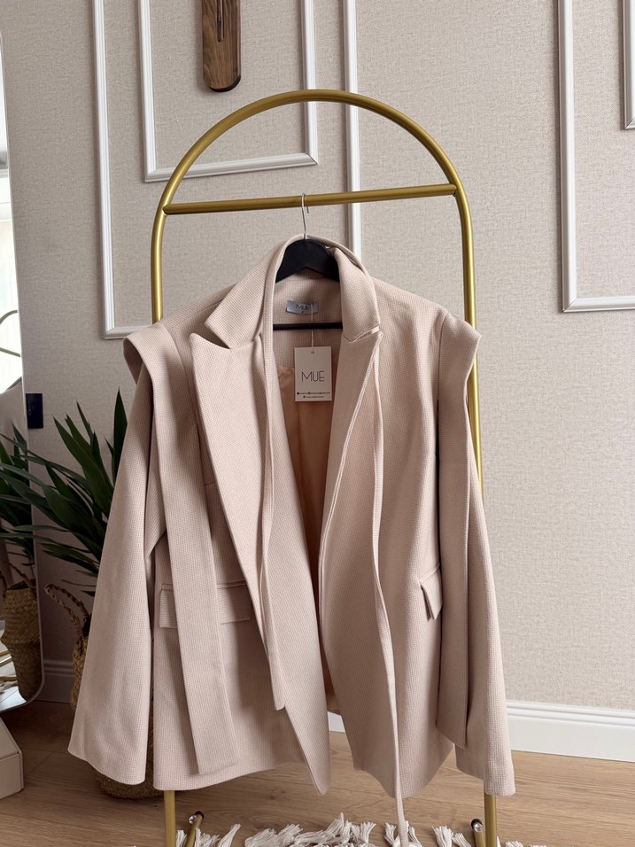 Bej Mini Kemerli Kadın Blazer Ceket - Görsel 2