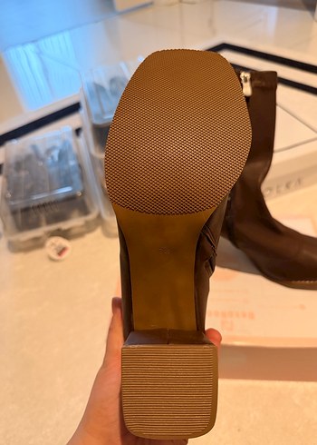 Kahverengi Deri Kadın Topuklu Bot - Görsel 2