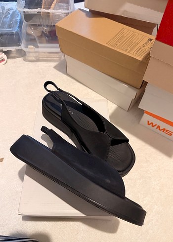 Siyah Kadın Dolgu Topuklu Sandalet - Görsel 2