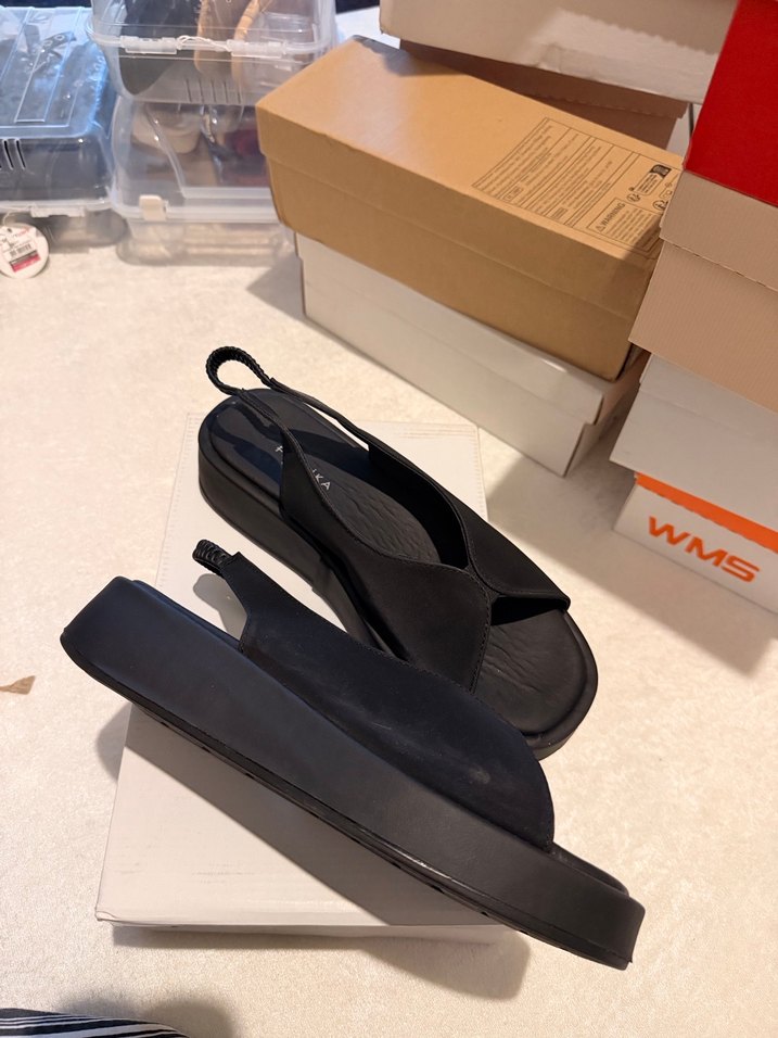 Siyah Kadın Dolgu Topuklu Sandalet - Görsel 2