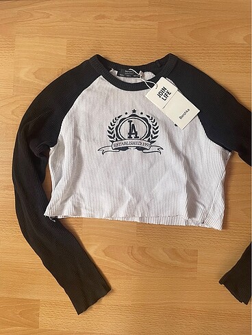 BERSHKA CROP BLUZ