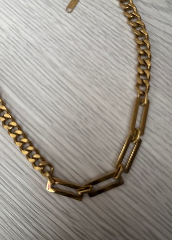 Uzun Parlak Altın Zincirli Kadın Kolye - Görsel 3