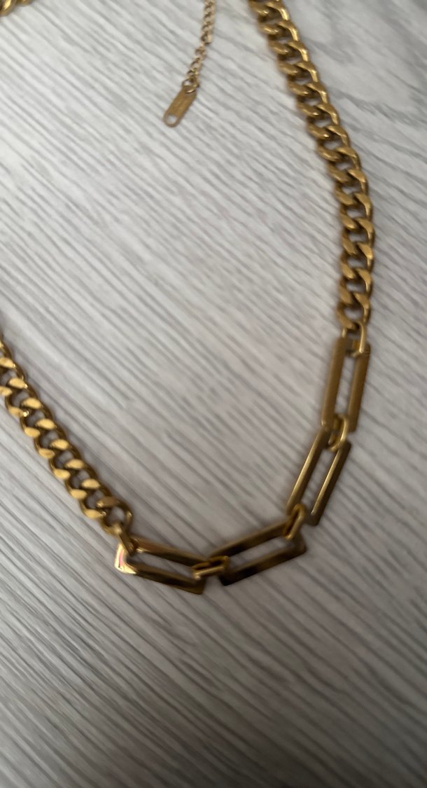 Uzun Parlak Altın Zincirli Kadın Kolye - Görsel 3