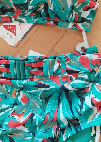 38 Beden Turkuaz Desenli Fırfırlı Bohem Bikini