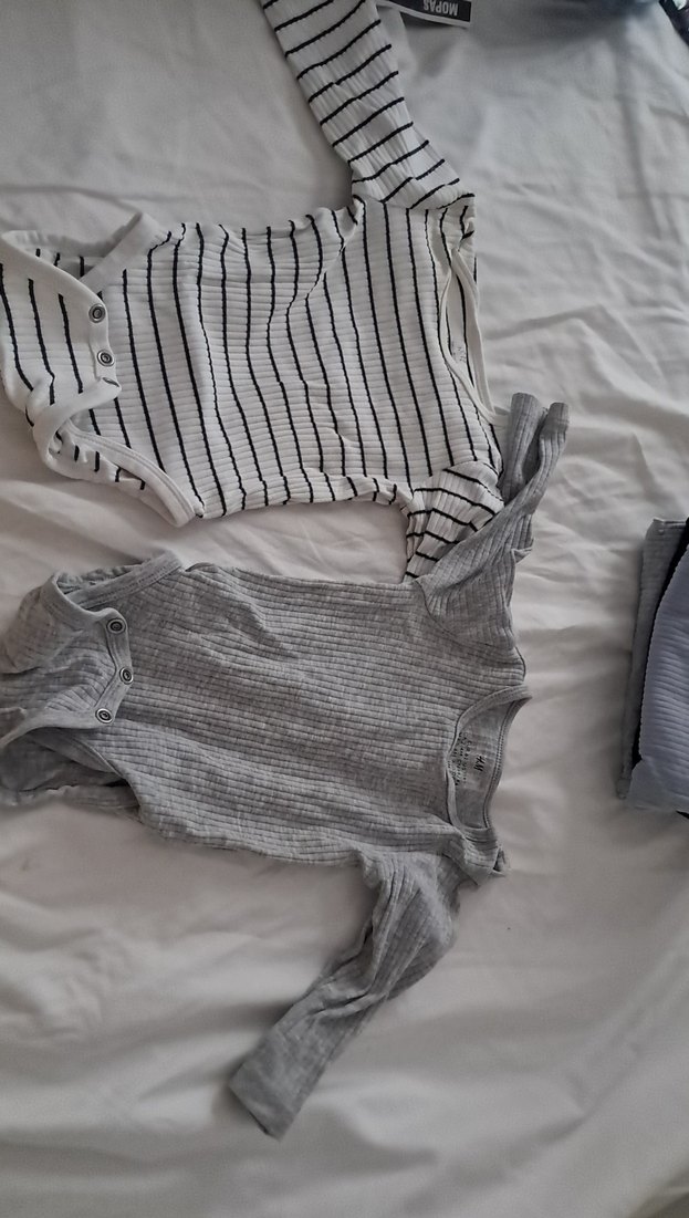 Uzun Kollu Gri V Yaka Örgü Bebek Body - Görsel 2