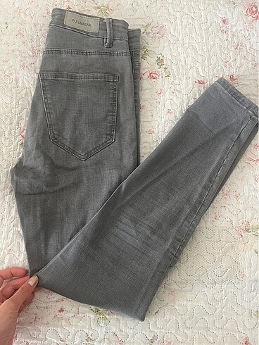 Pull and Bear skinny gri dar paça jean
