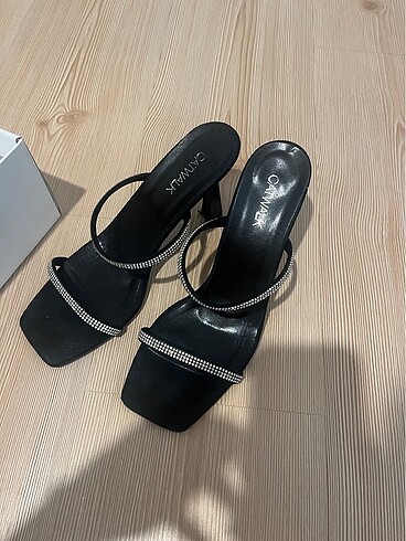 Topuklu ayakkabı - Görsel 2