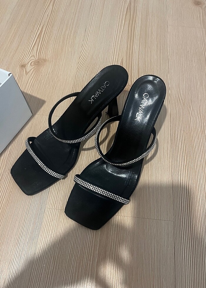 Topuklu ayakkabı - Görsel 2