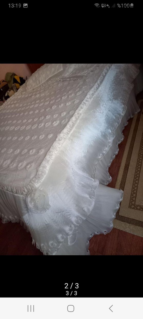 İşlemeli Beyaz Parlak Yatak Örtüsü - Görsel 2