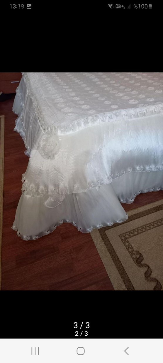 İşlemeli Beyaz Parlak Yatak Örtüsü - Görsel 3