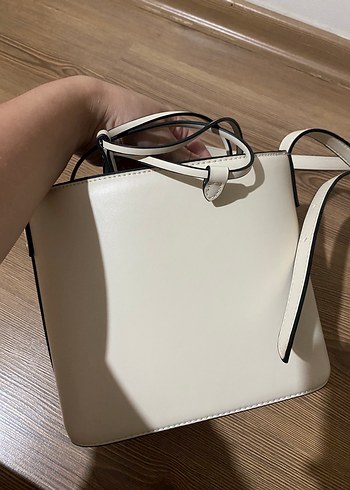 Zara Beyaz Deri Kemer Detaylı Kadın Çanta
