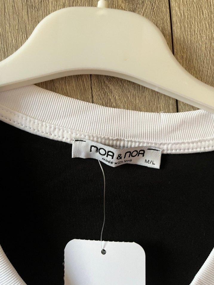 Siyah V Yaka Kısa Kollu Kadın Tişört - Görsel 4