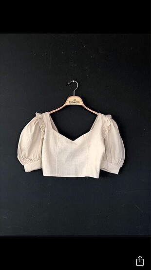 bej crop top