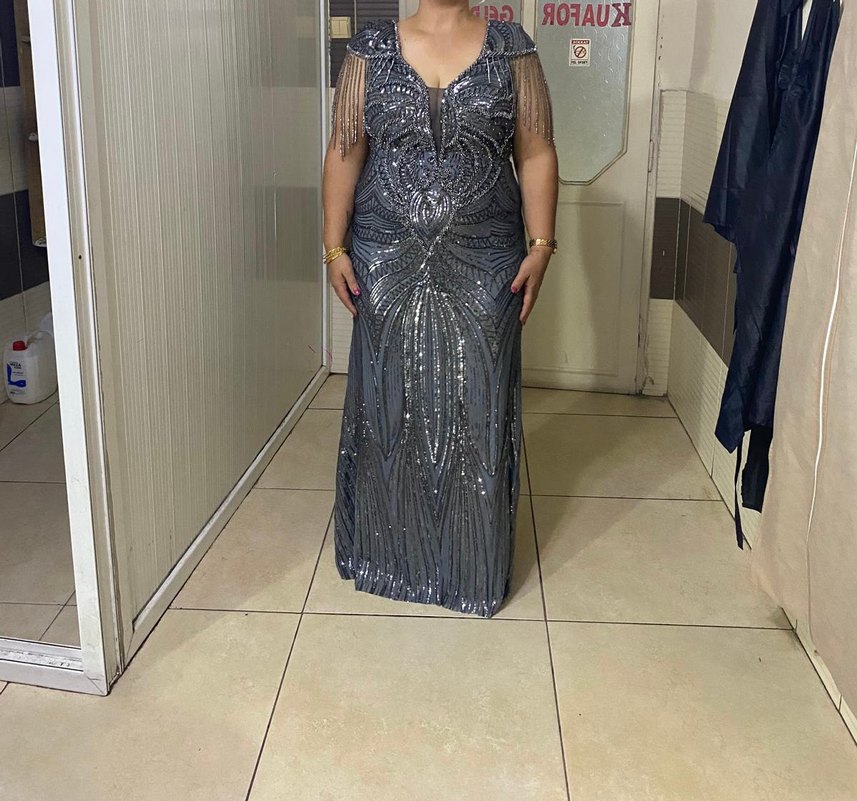 Payetli V Yakalı Uzun Gri Abiye Elbise - Görsel 2