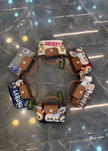 Longchamp labubu omuz çantası