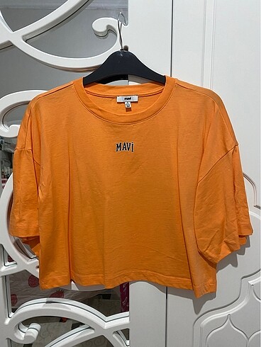 Kadın turuncu tshirt
