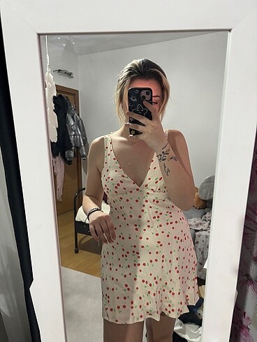 Zara kirazlı saten elbise