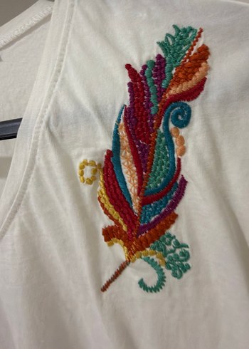 V Yaka Kısa Kollu Tshirt - Görsel 4