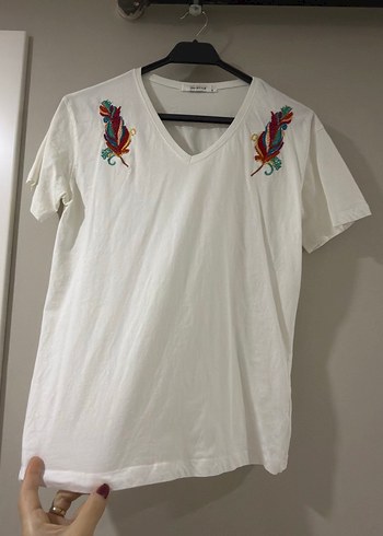 V Yaka Kısa Kollu Tshirt - Görsel 2