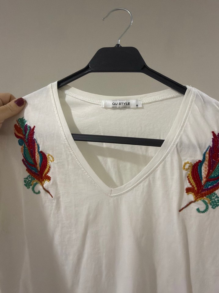 V Yaka Kısa Kollu Tshirt - Görsel 3