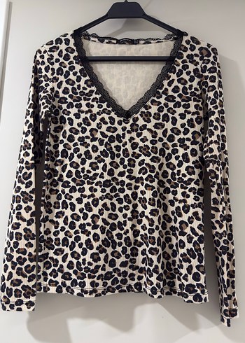 Stradivarius Leopar Desenli V Yaka Kadın Bluz - Görsel 2