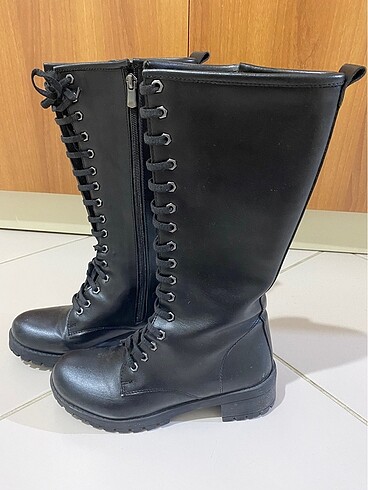 36 Beden Bağcıklı fermuarlı siyah çizme