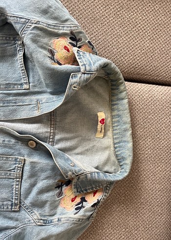 Nakışlı Düğmeli Kadın Kot Ceket - Görsel 6