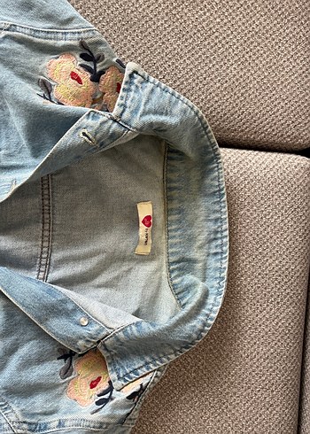 Nakışlı Düğmeli Kadın Kot Ceket - Görsel 5