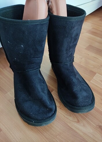 40 Beden UGG bot