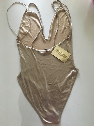 Parlak bodysuit