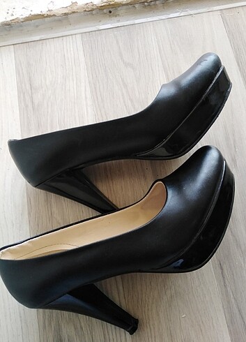 37 Beden siyah Renk Topuklu ayakkabı 