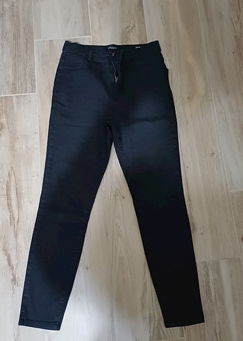 LC Waikiki Siyah Dar Kesim Jean Pantolon