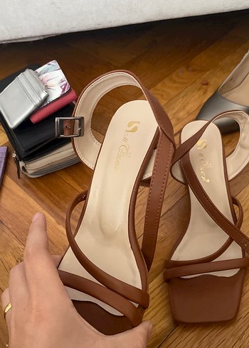 37 Beden Bej Deri Stiletto Topuklu Kadın Sandalet