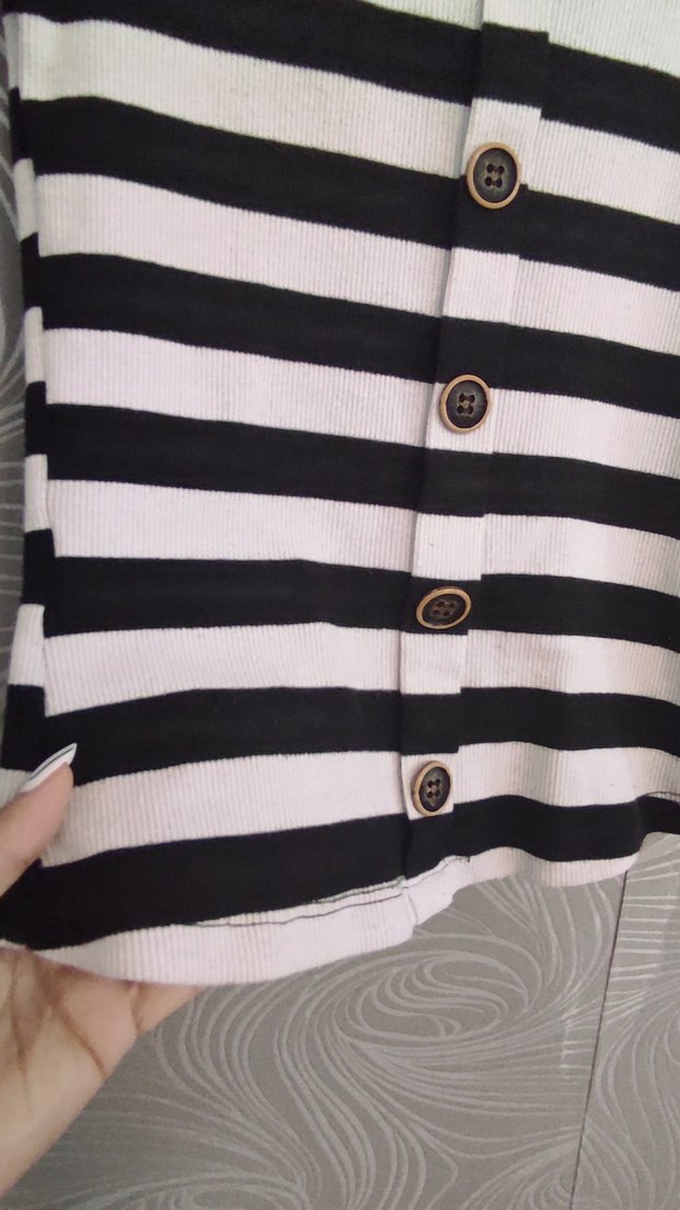 Düğmeli Kısa Kollu Çizgili Kadın Tişört - Görsel 3