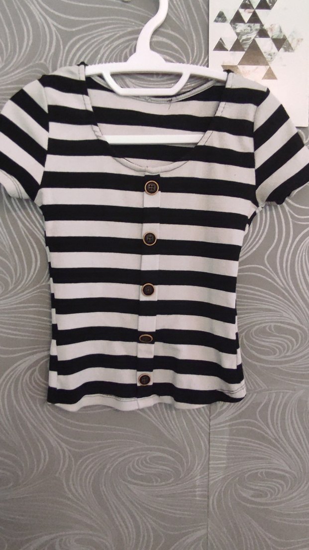 Düğmeli Kısa Kollu Çizgili Kadın Tişört - Görsel 2