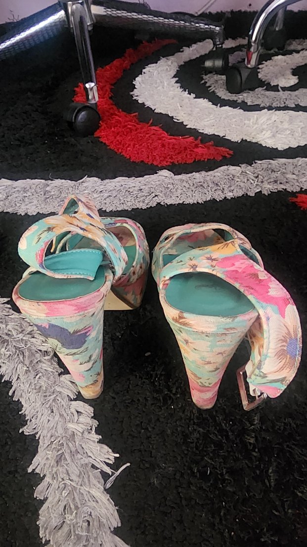 Çiçek Desenli Platform Topuklu Kadın Ayakkabı - Görsel 2